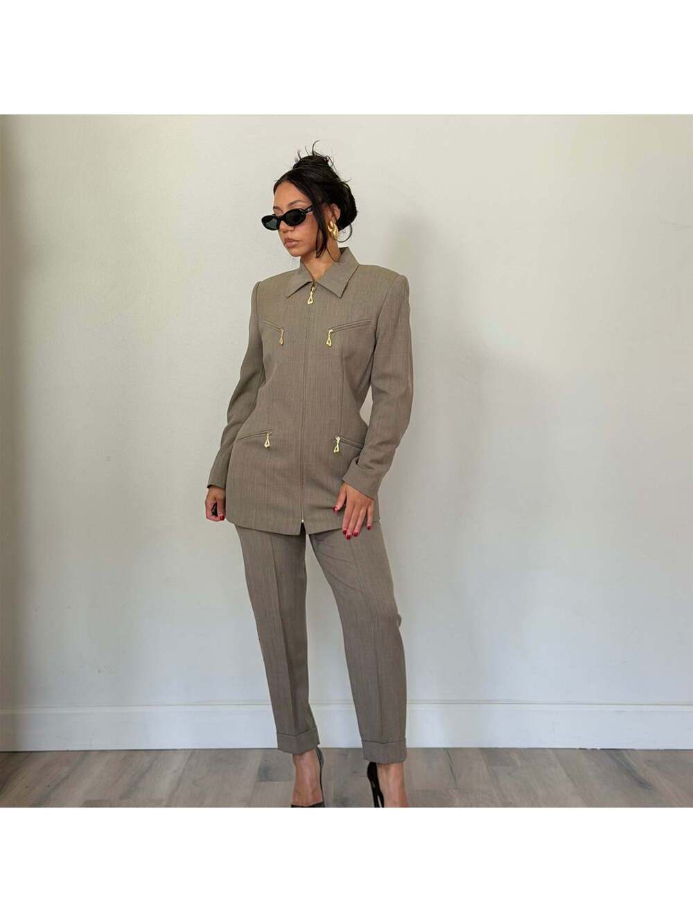 Escada - Picture 9 of 9